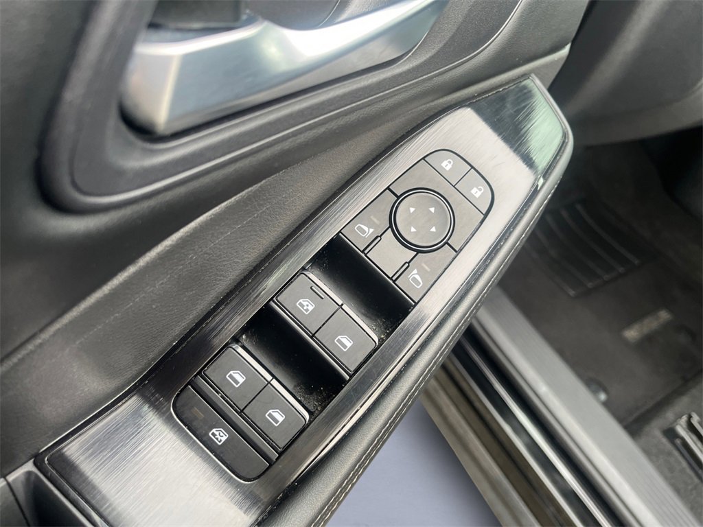 Used 2024 Nissan Rogue SV image 9