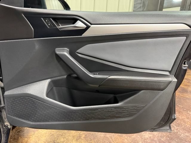 Used 2025 Volkswagen Jetta SE FWD image 23
