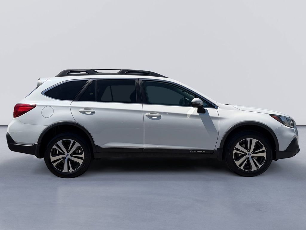 Used 2018 Subaru Outback 3.6R Limited AWD/4WD image 2