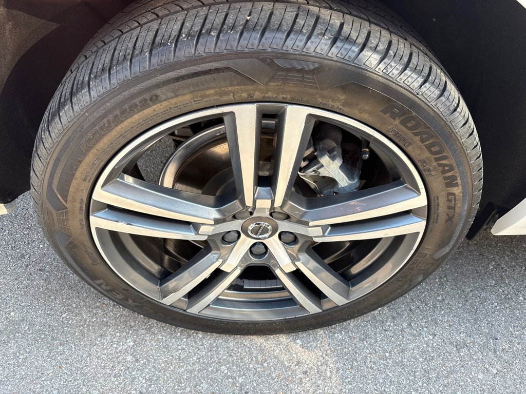 Used 2021 Volvo XC60 T6 Momentum image 27