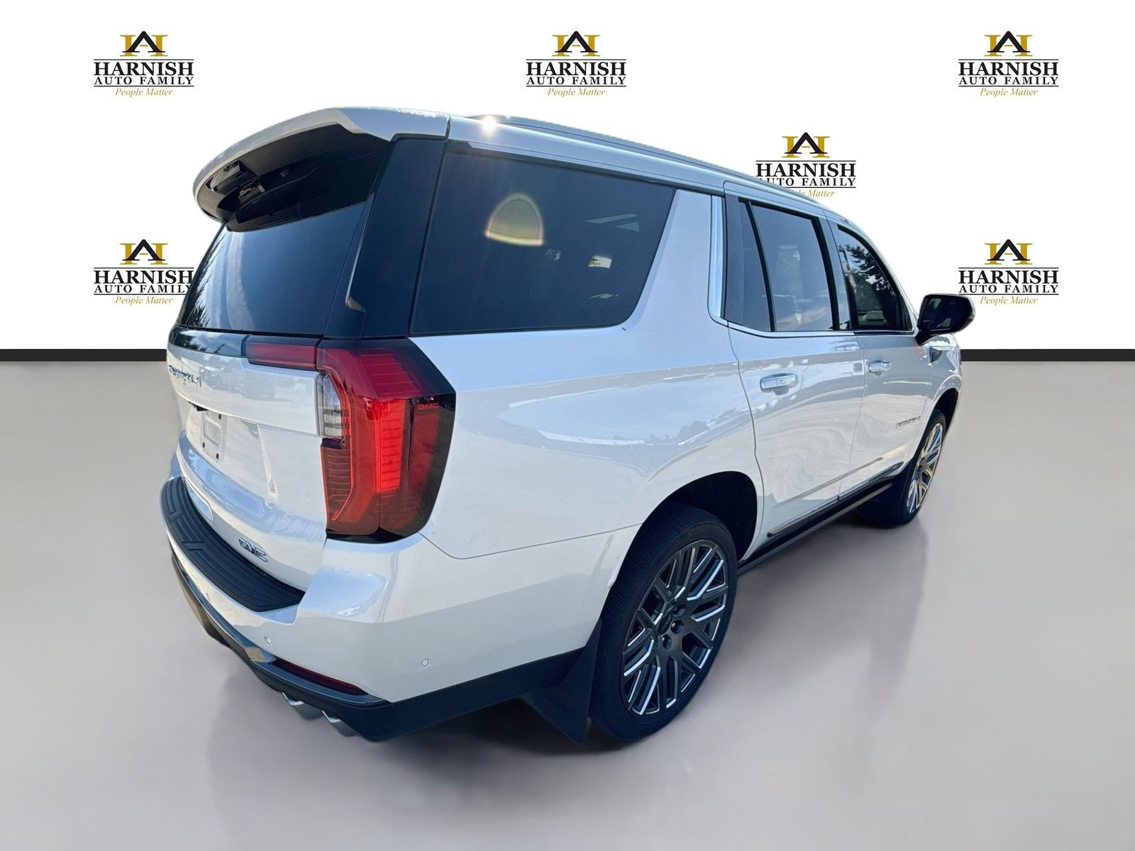 Used 2025 GMC Yukon Denali Ultimate AWD/4WD image 7