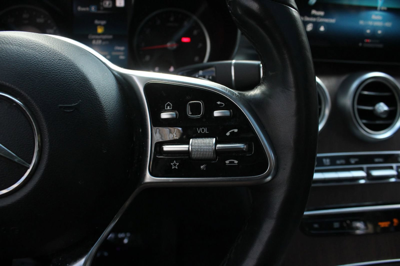 Used 2020 Mercedes-Benz GLC 300 4MATIC w/ Multimedia Package image 32