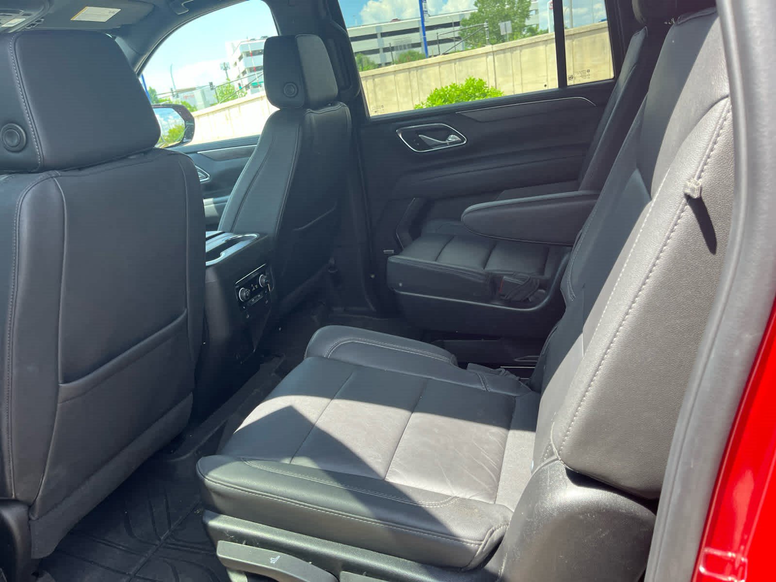Used 2023 Chevrolet Suburban Z71 w/ Z71 Off-Road Package AWD/4WD image 8