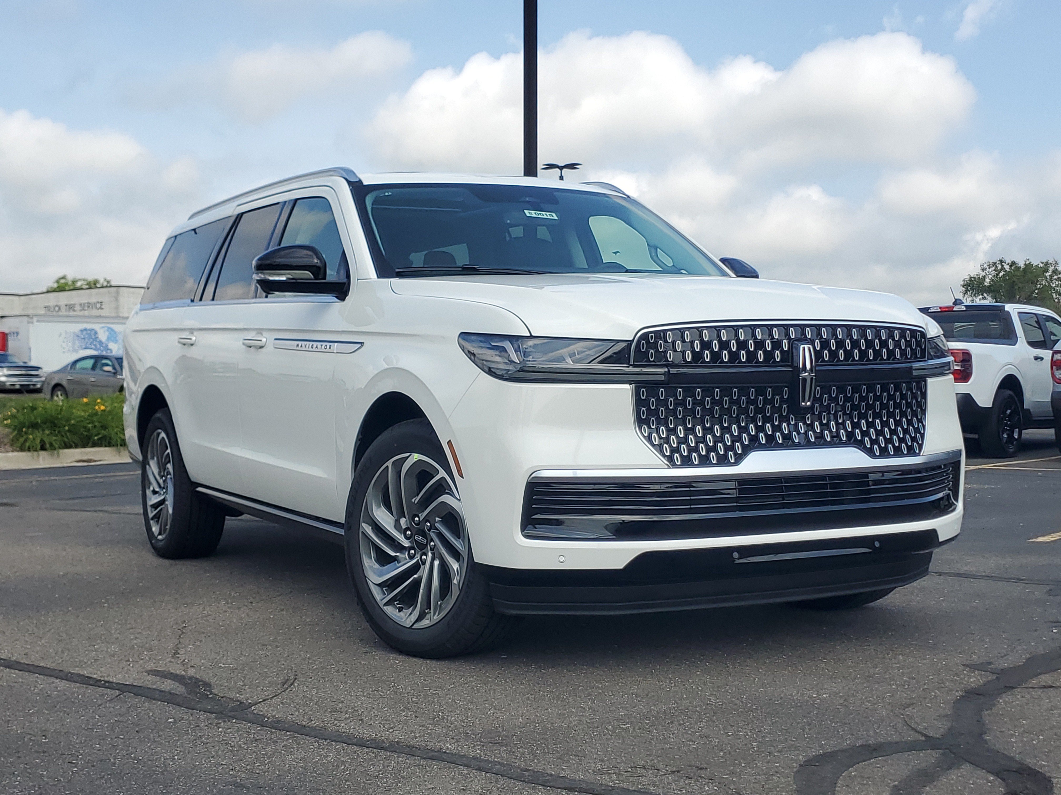 New 2027 Lincoln Navigator L Reserve AWD/4WD image 1