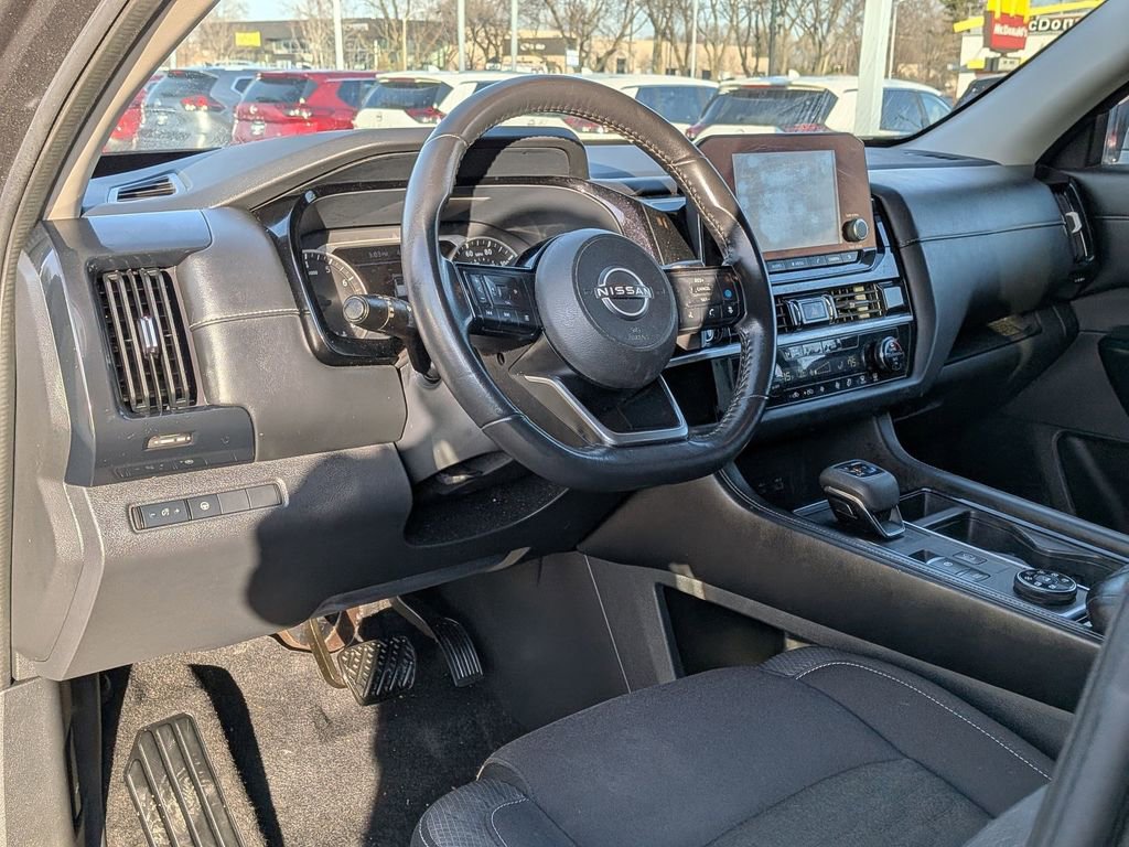 Used 2022 Nissan Pathfinder SV image 10