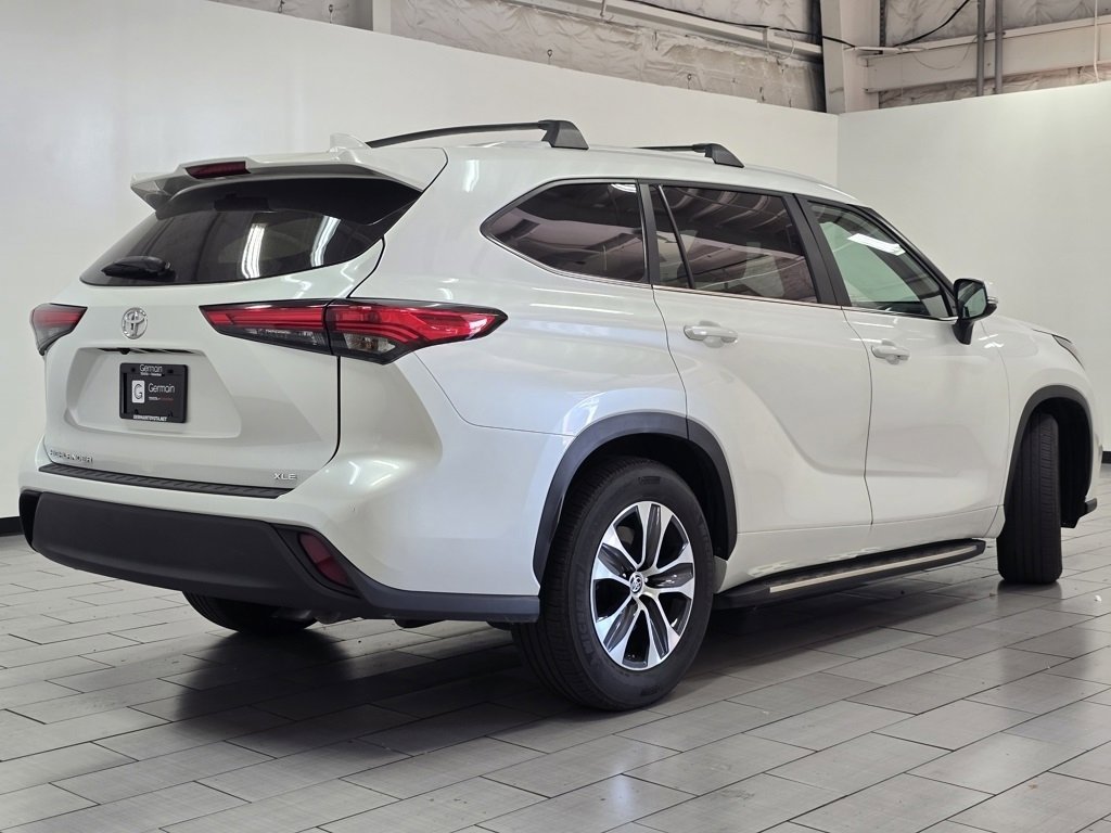 Certified 2023 Toyota Highlander XLE image 19