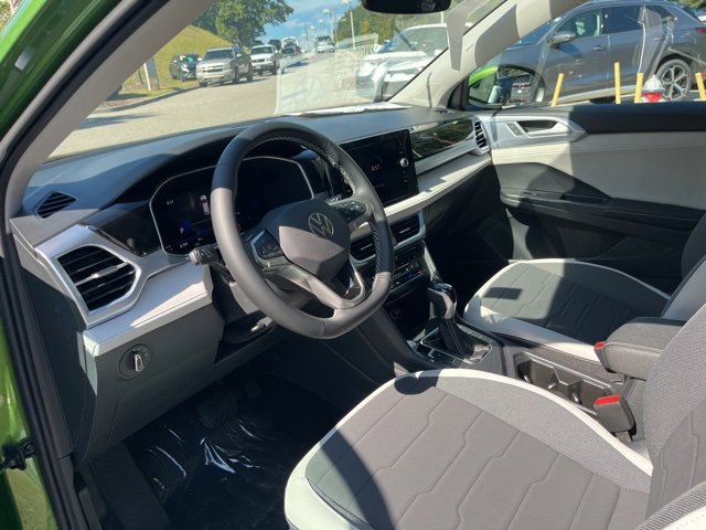 New 2025 Volkswagen Taos SE image 6