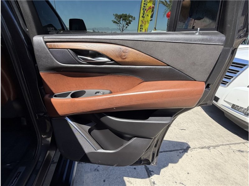 Used 2018 Cadillac Escalade Premium Luxury AWD/4WD image 29