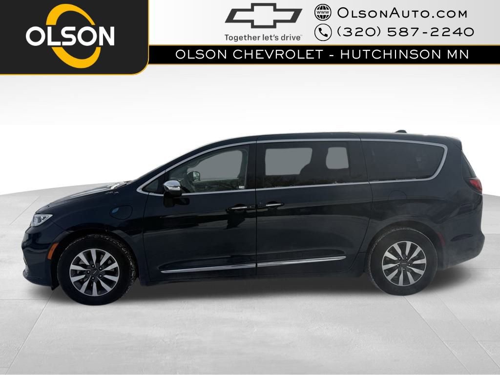 Used 2023 Chrysler Pacifica Limited image 2