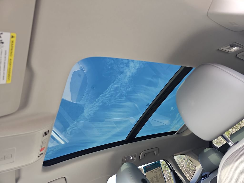 Used 2022 Volkswagen Taos SE w/ Panoramic Sunroof Package image 32