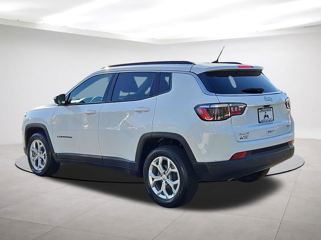 Used 2024 Jeep Compass Latitude image 5