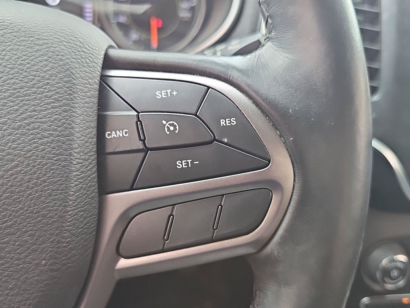 Used 2019 Jeep Cherokee Latitude Plus w/ Comfort/Convenience Group AWD/4WD image 13