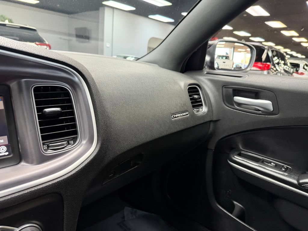 Used 2020 Dodge Charger SXT w/ Leather Interior Group RWD image 27