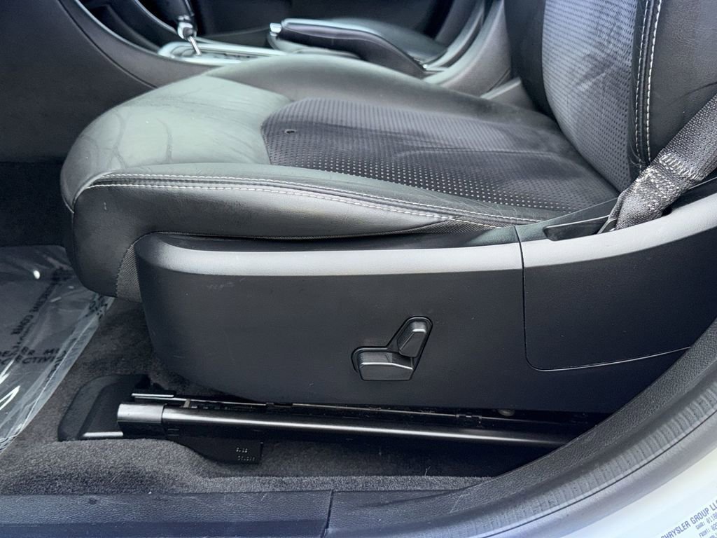Used 2014 Chrysler 200 Limited w/ Sun/Sound Group image 7