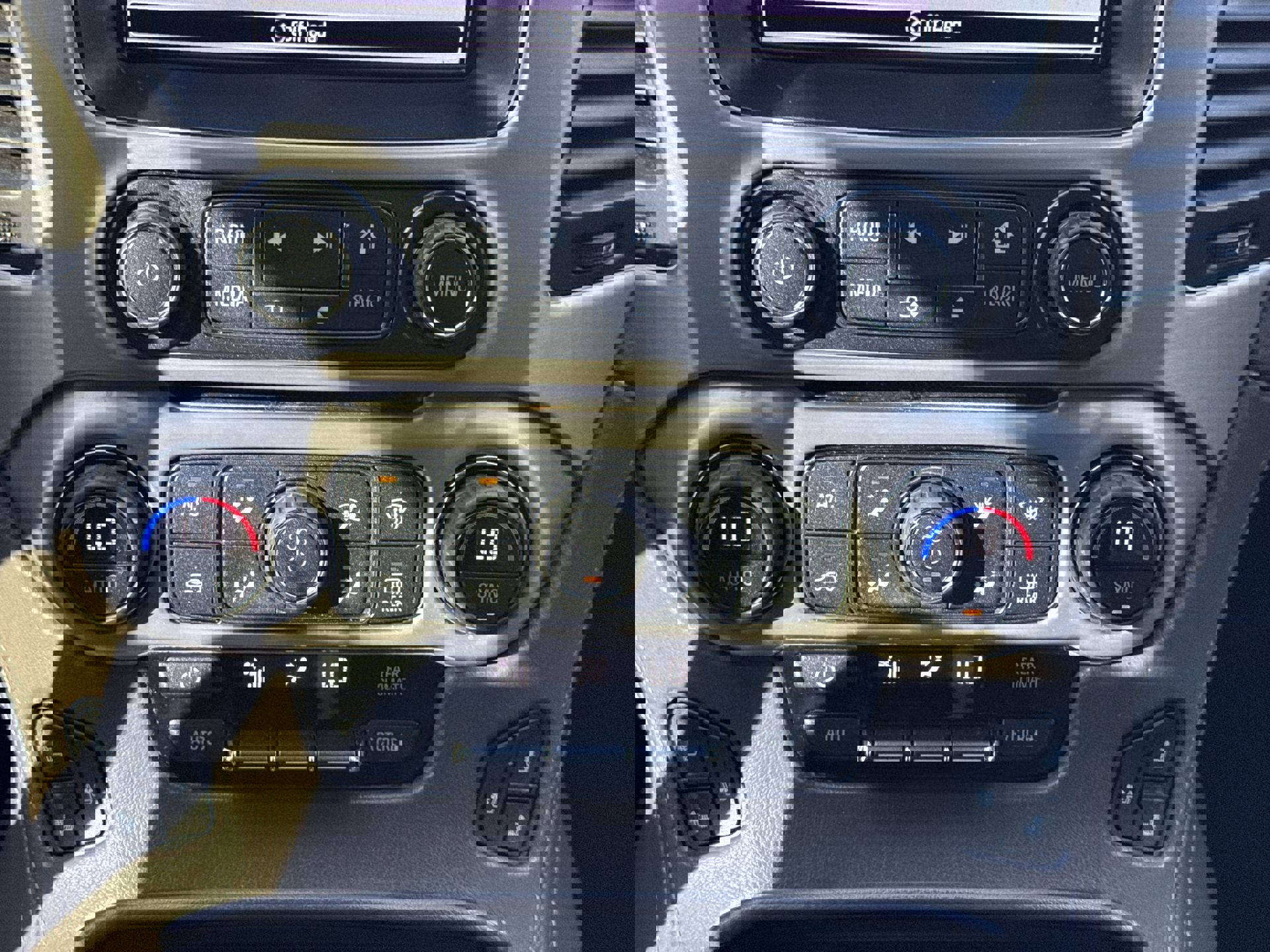 Used 2018 GMC Yukon Denali w/ Open Road Package AWD/4WD image 19