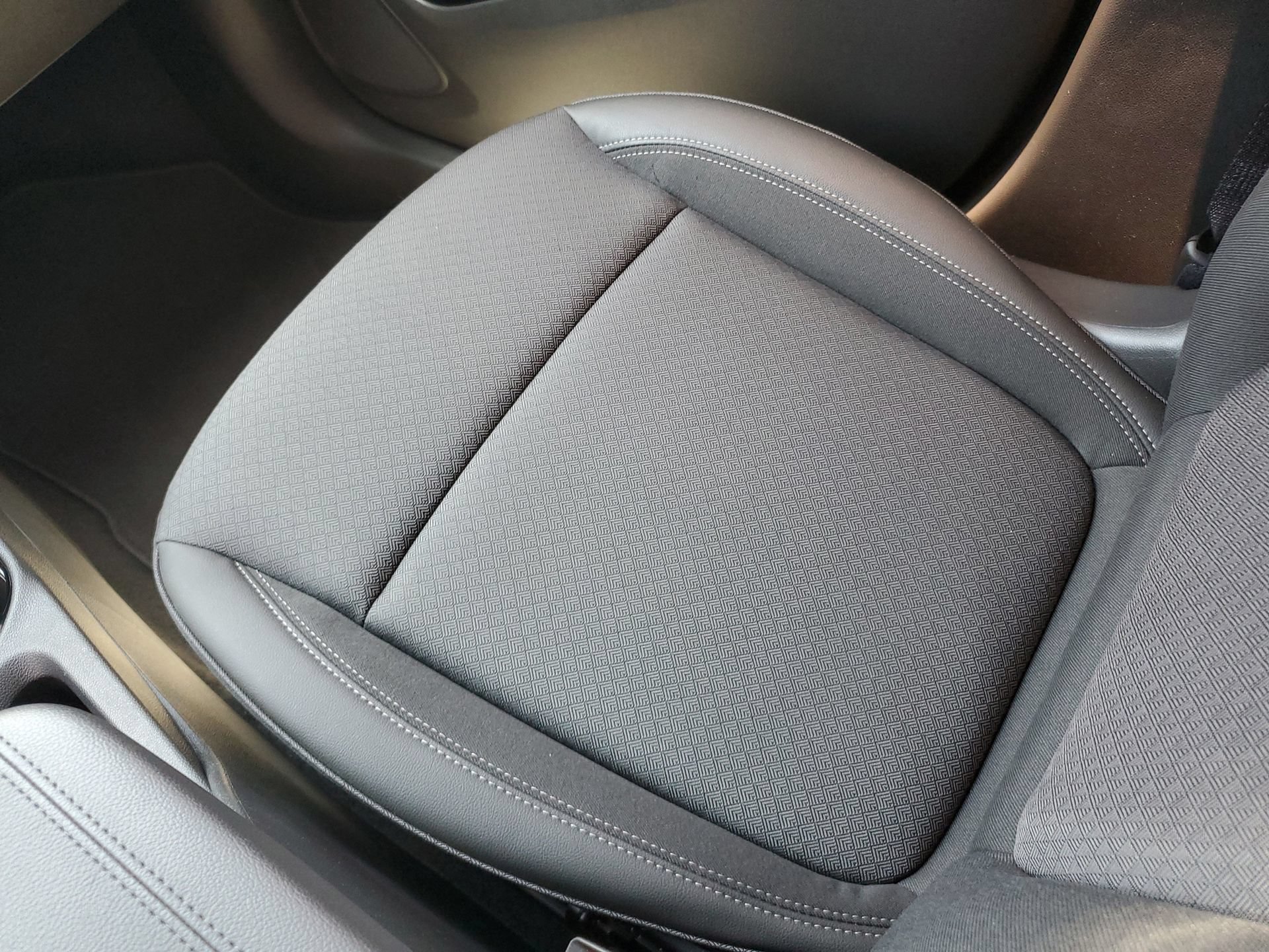 Used 2023 Buick Encore GX Select w/ Sport Touring Package FWD image 18