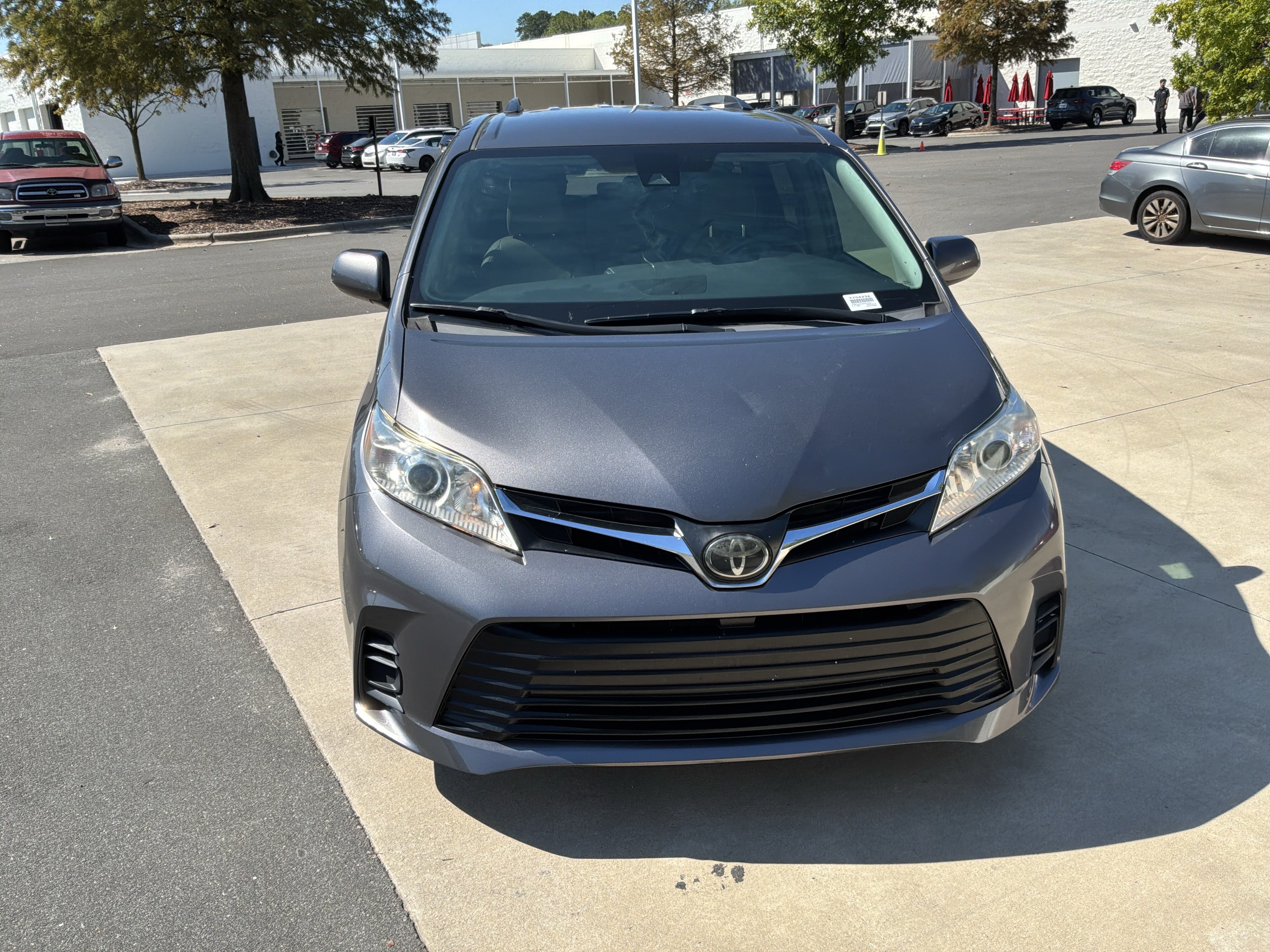 Used 2019 Toyota Sienna LE FWD image 3