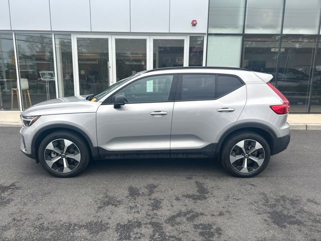 Certified 2025 Volvo XC40 B5 Plus AWD/4WD video 2