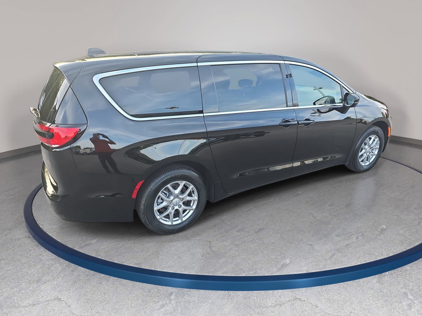 New 2026 Chrysler Pacifica Select FWD image 5