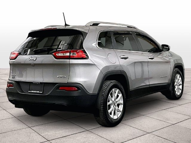 Used 2018 Jeep Cherokee Latitude w/ Cold Weather Group AWD/4WD image 12