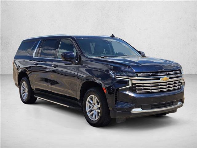 Used 2023 Chevrolet Suburban LT image 3