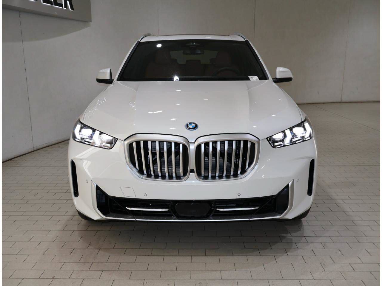 Used 2026 BMW X5 xDrive50e w/ Premium Package AWD/4WD image 9