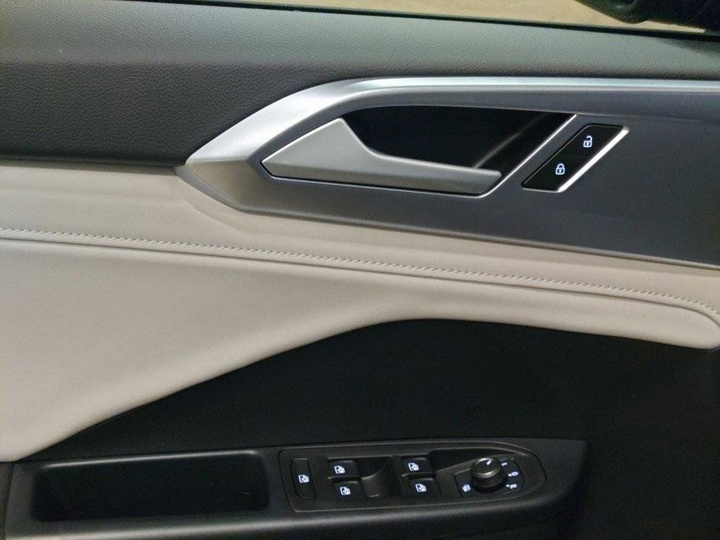New 2025 Volkswagen Taos SE image 11