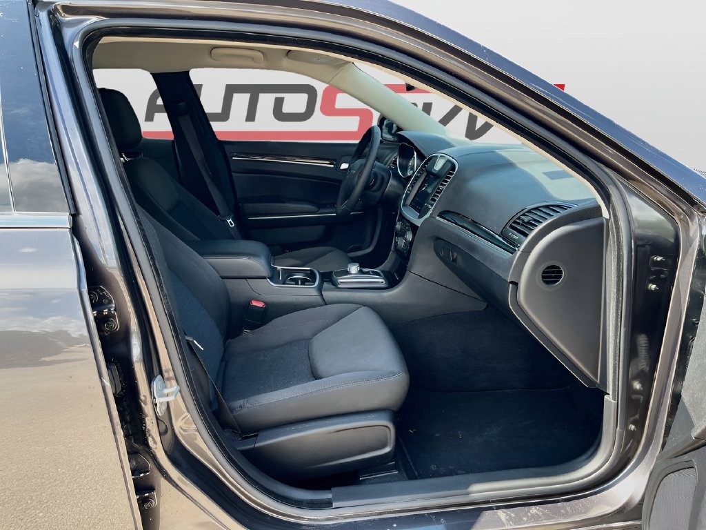 Used 2023 Chrysler 300 Touring RWD image 26