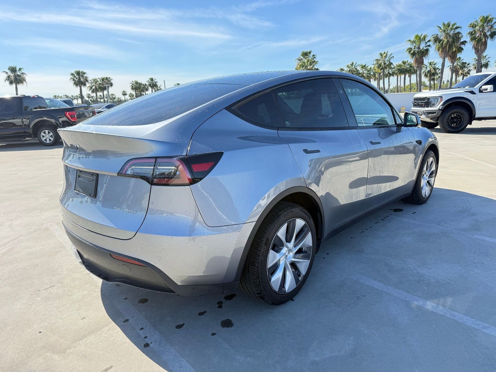 Used 2024 Tesla Model Y Long Range image 3