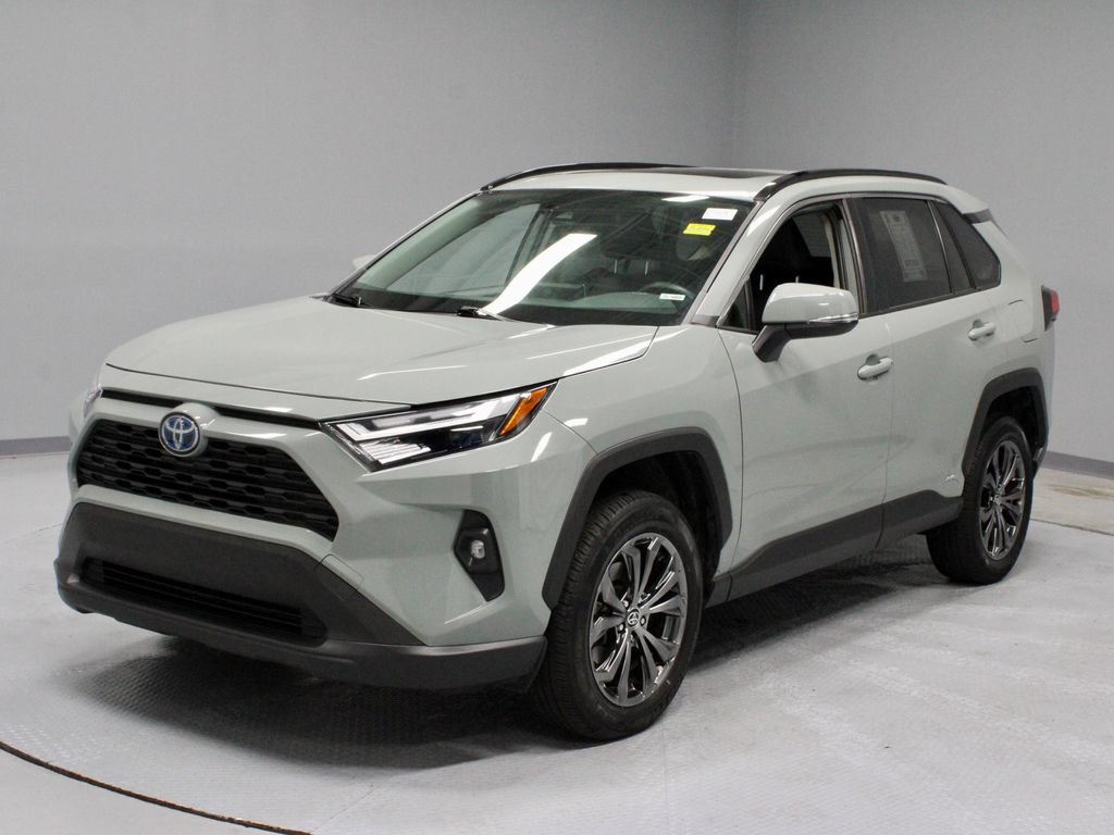 Used 2023 Toyota RAV4 XLE Premium AWD/4WD image 6