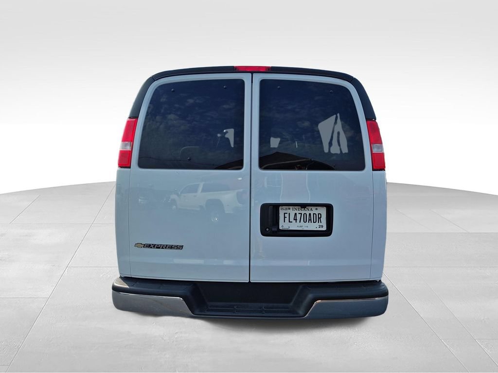 Used 2025 Chevrolet Express 3500 LT w/ LT Preferred Equipment Group RWD image 4