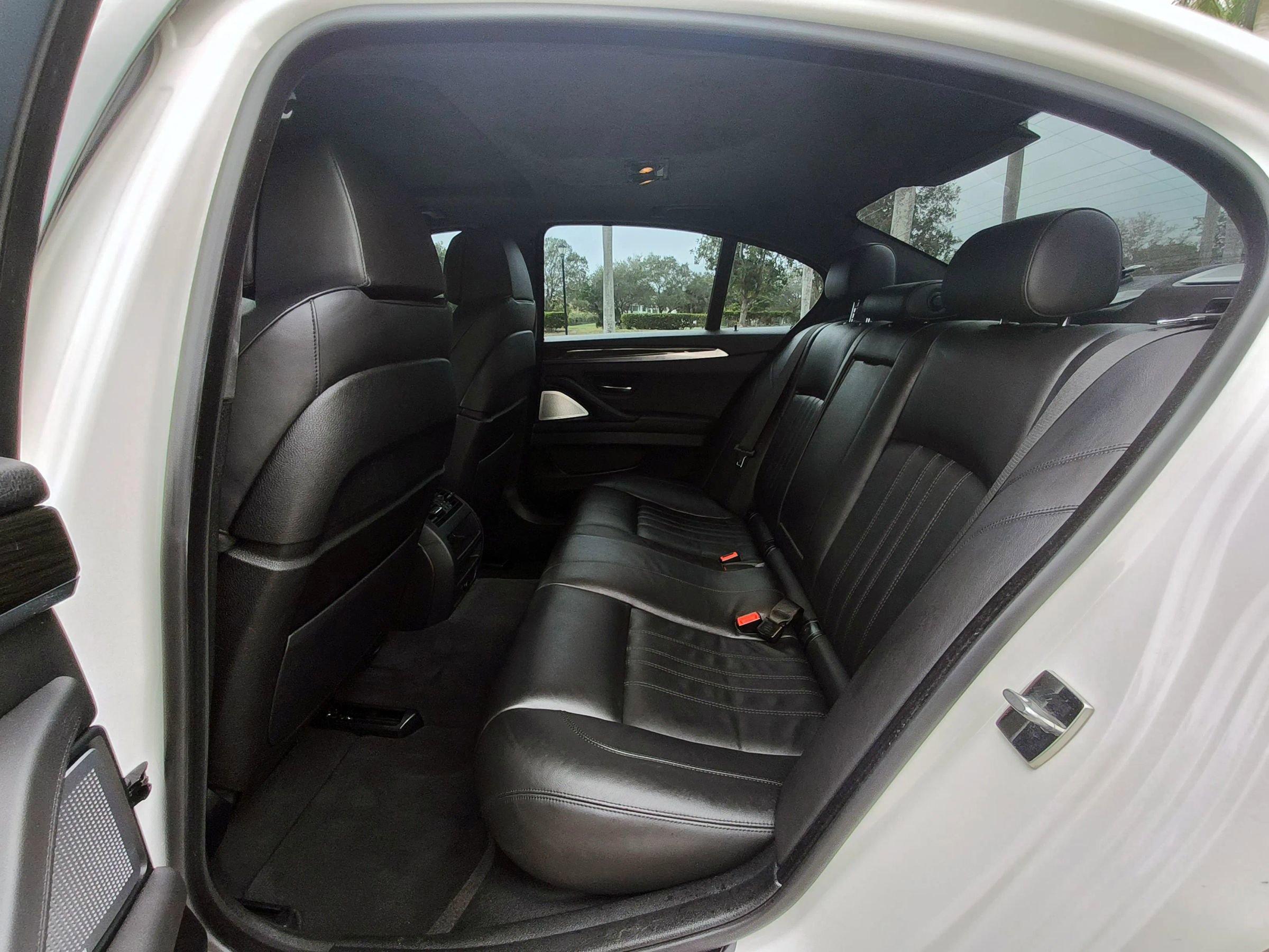 Used 2014 BMW M5 image 9