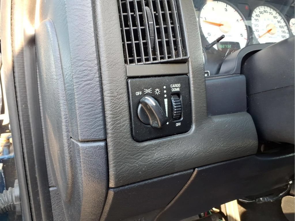 Used 2004 Dodge Ram 2500 Truck ST w/ Trailer Tow Group AWD/4WD image 16
