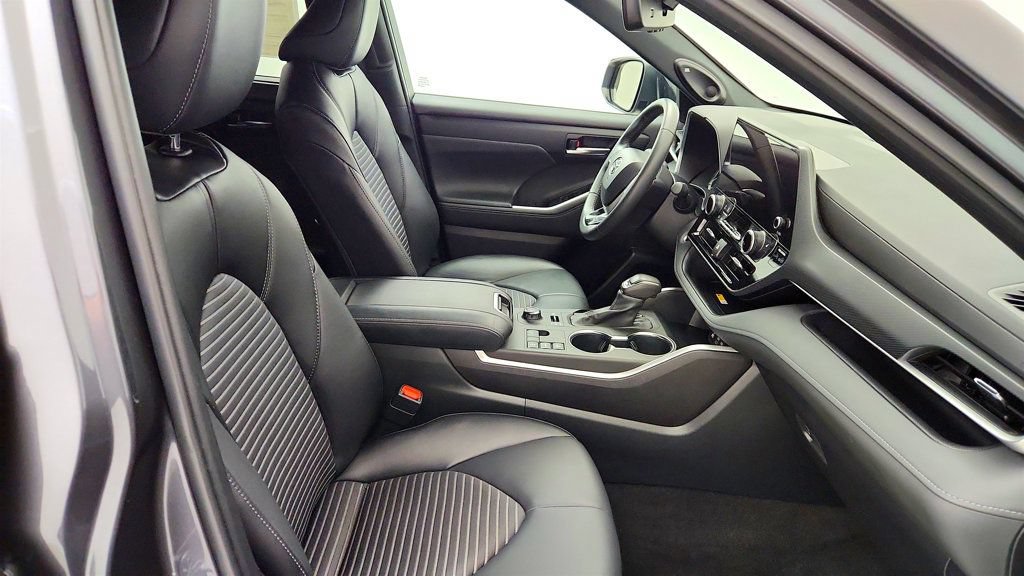 Used 2024 Toyota Highlander XSE AWD/4WD image 24