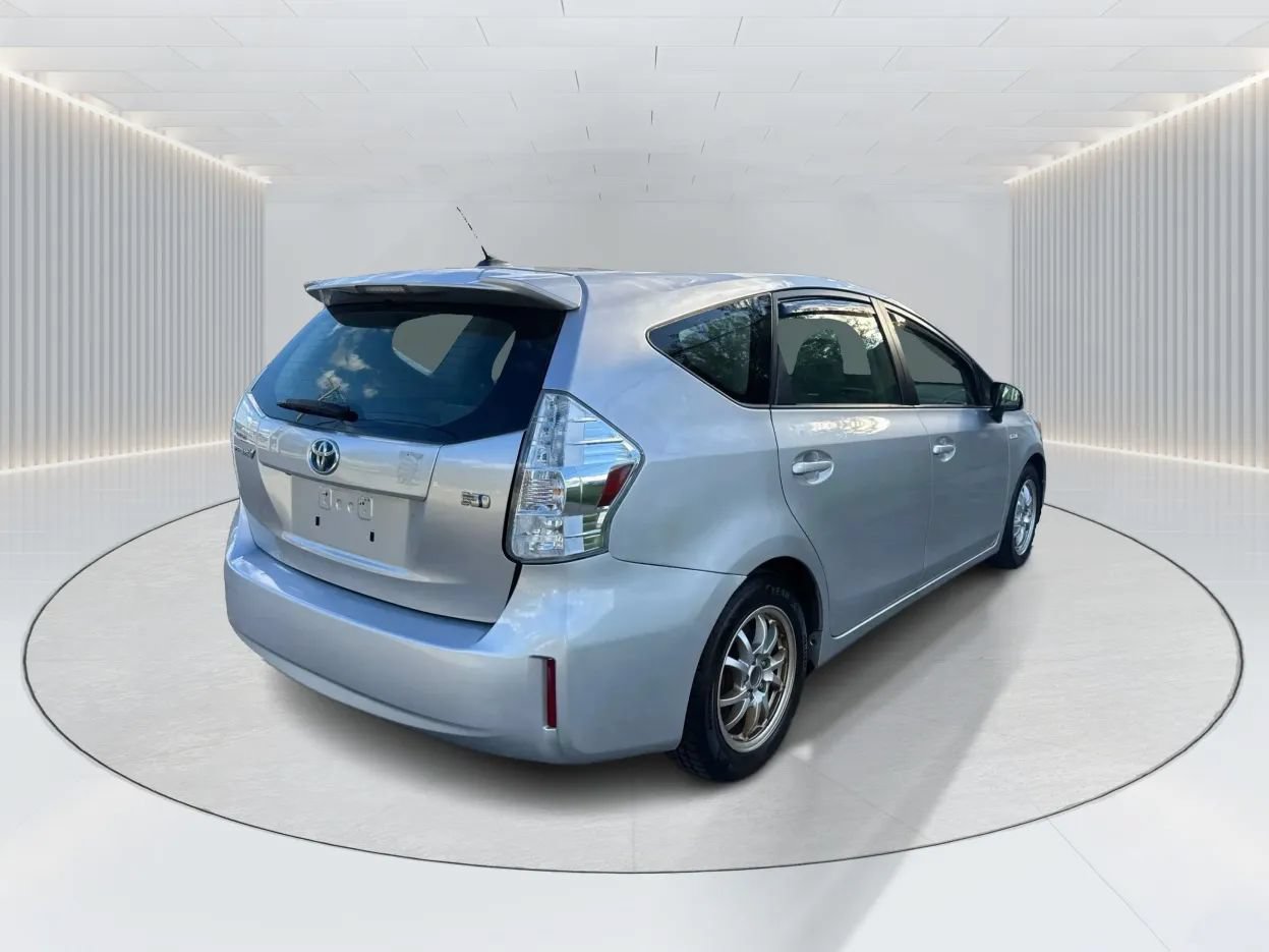Used 2012 Toyota Prius V Three FWD image 4
