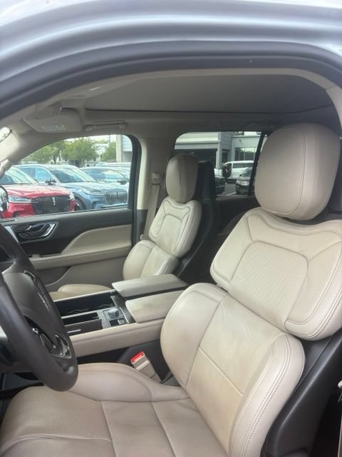 Certified 2023 Lincoln Navigator Reserve AWD/4WD image 12