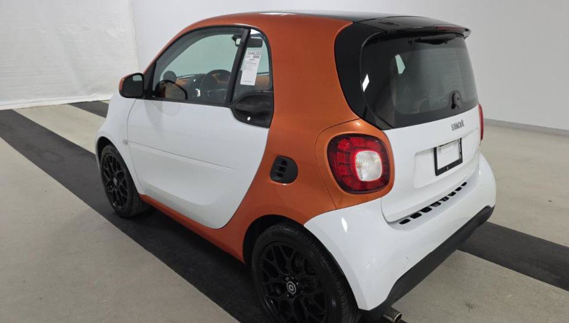 Used 2016 smart fortwo passion w/ Edition #1 Package RWD image 6