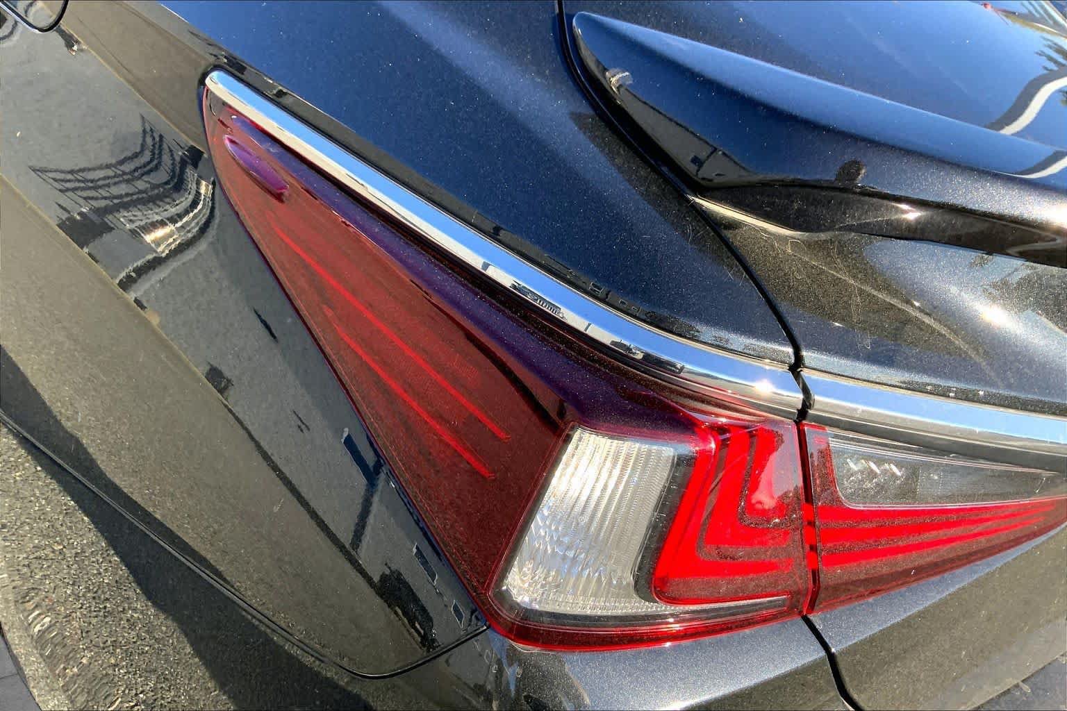Used 2024 Lexus ES 350 Ultra Luxury w/ Accessory Package (Z2) FWD image 29