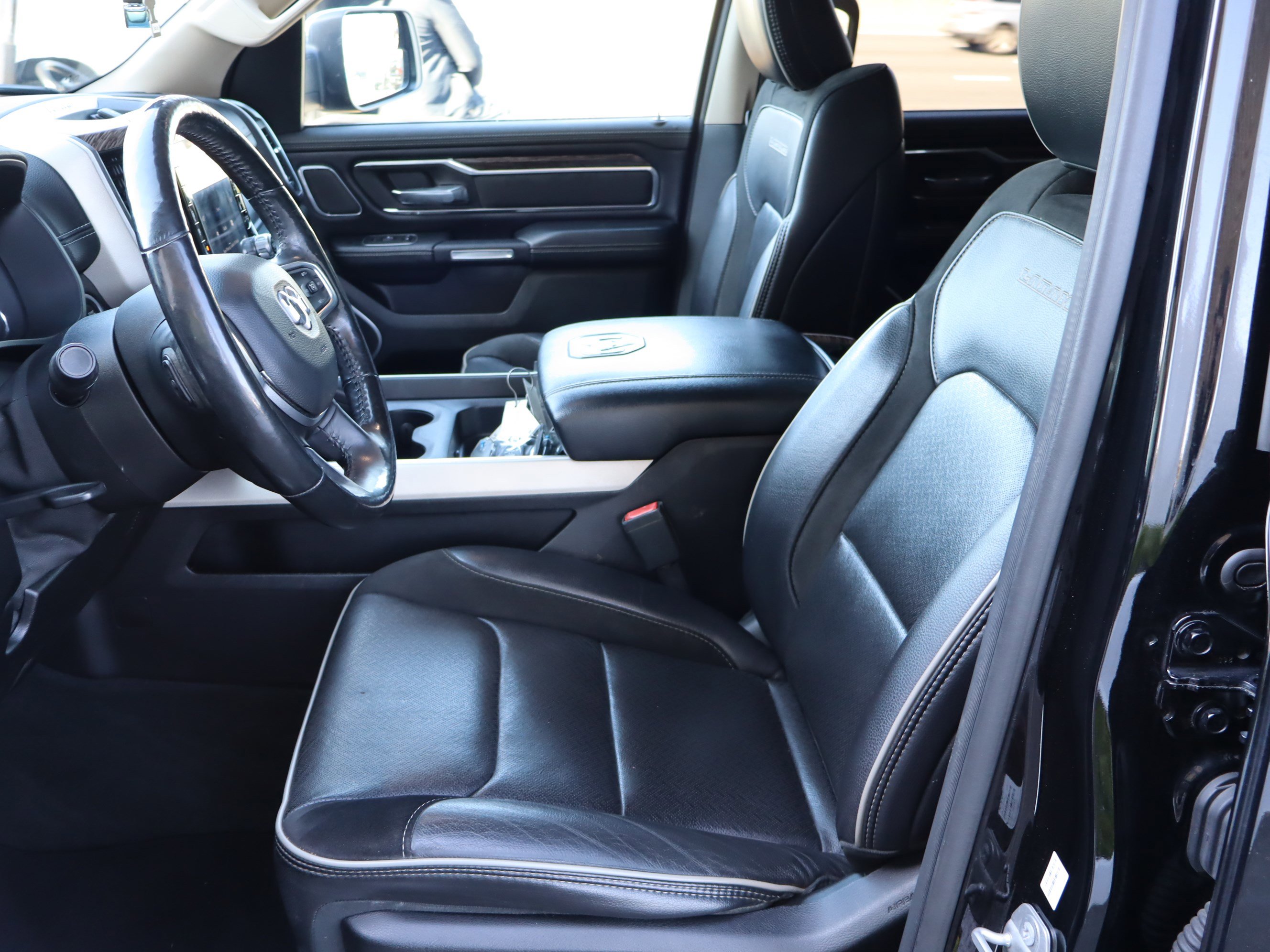 Used 2020 RAM 1500 Laramie AWD/4WD image 19