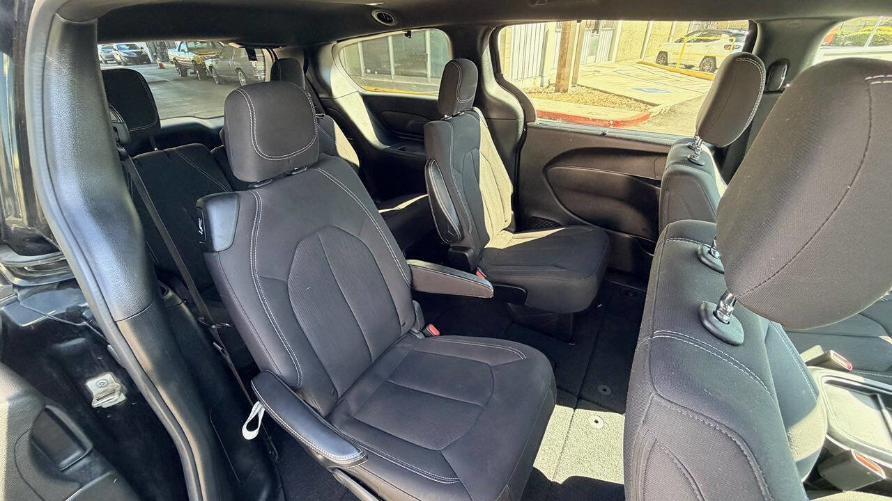 Used 2018 Chrysler Pacifica Touring Plus w/ S Appearance Package image 13