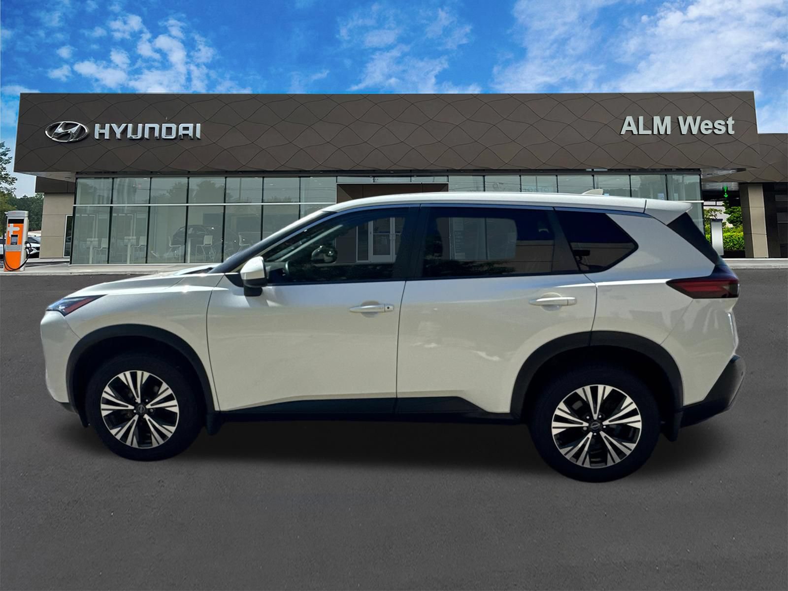 Used 2023 Nissan Rogue SV AWD/4WD image 8