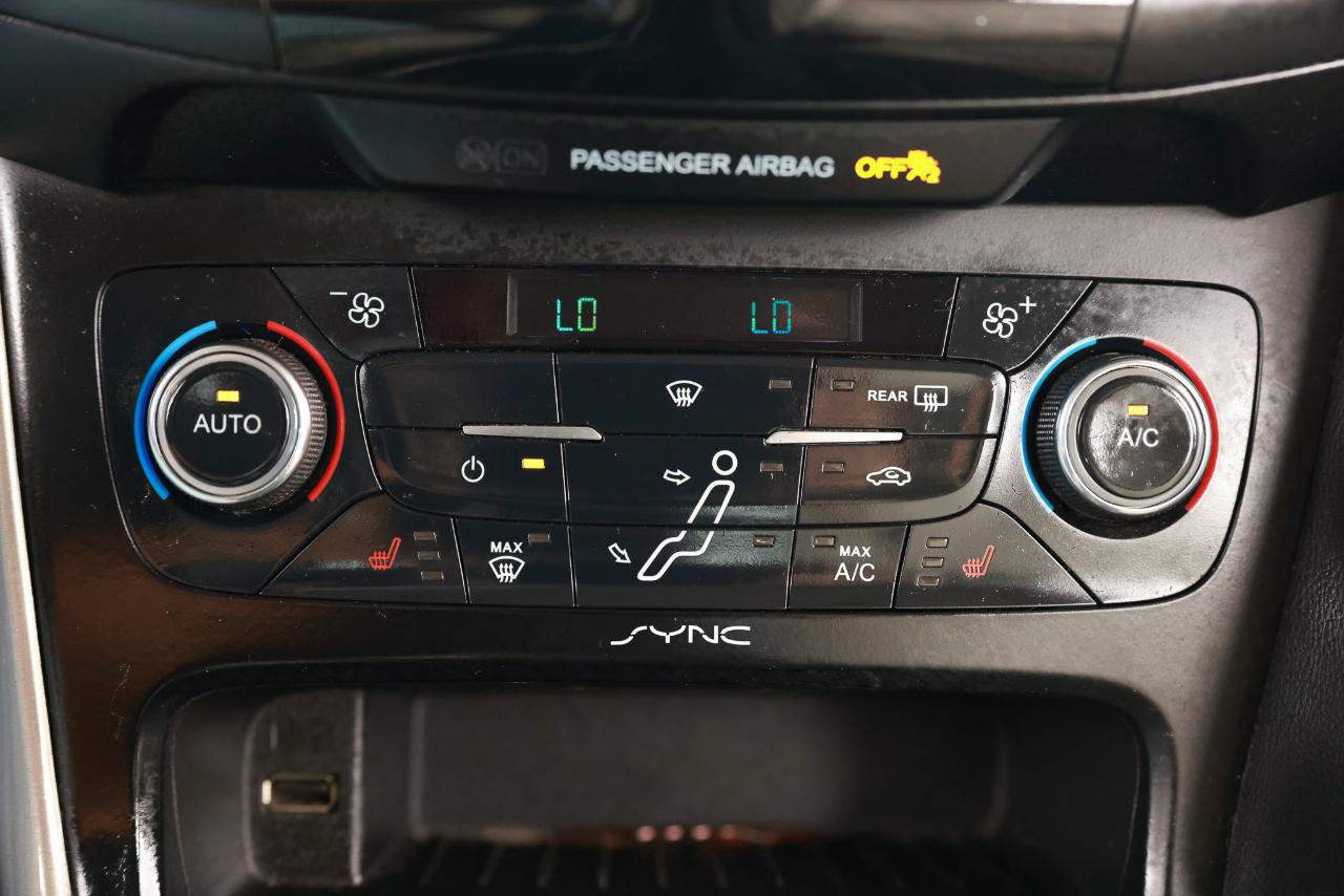Used 2016 Ford Focus Titanium FWD image 34