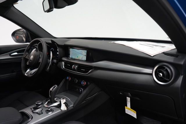 New 2025 Alfa Romeo Stelvio Sprint image 15