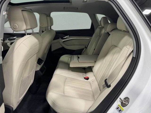 Used 2023 Audi e-tron Premium Plus w/ Premium Plus Package AWD/4WD image 9