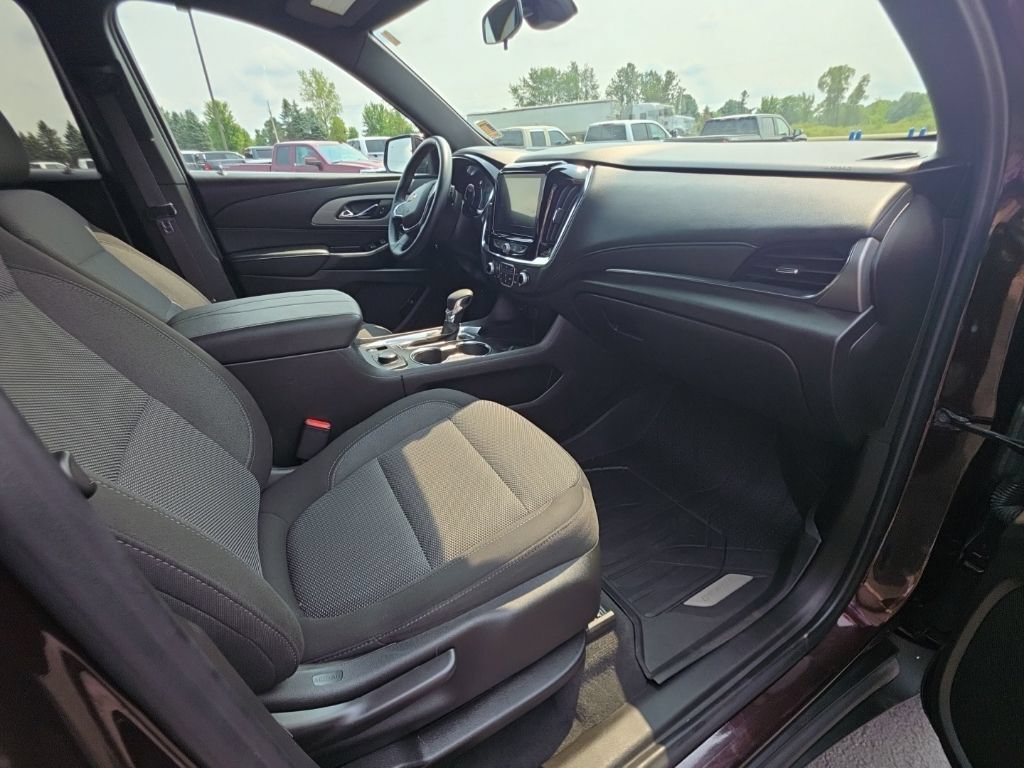 Used 2023 Chevrolet Traverse LT w/ LPO, Floor Liner Package AWD/4WD image 21