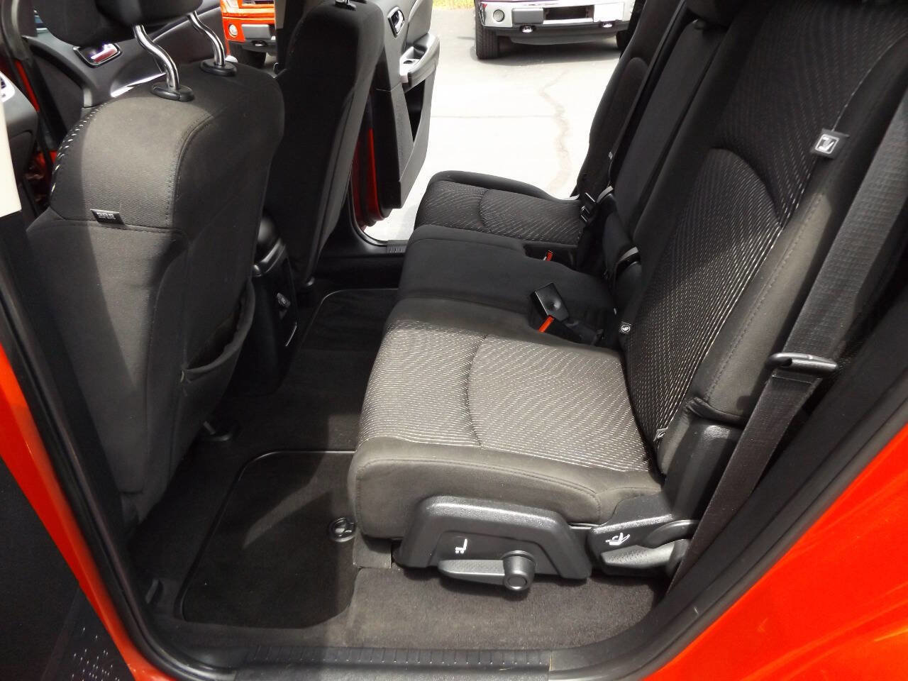 Used 2014 Dodge Journey SXT w/ Flexible Seating Group image 16