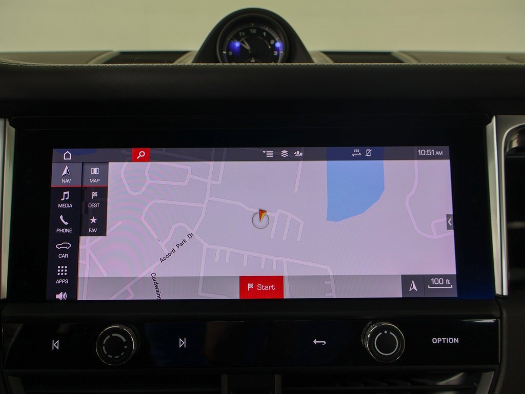 Certified 2024 Porsche Macan w/ Premium Plus Package image 15