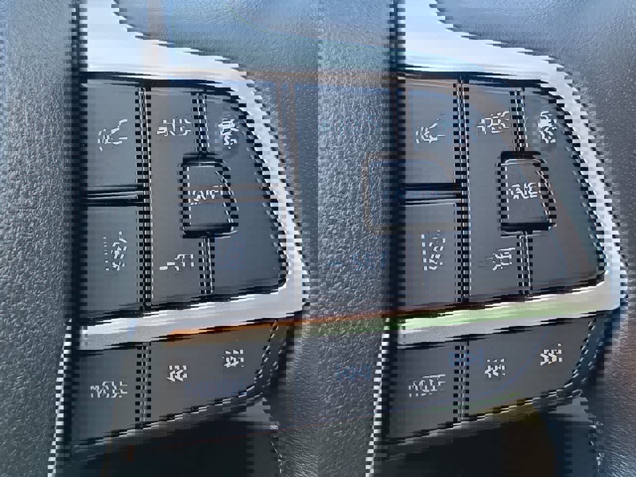 Used 2022 Toyota Highlander XLE image 23