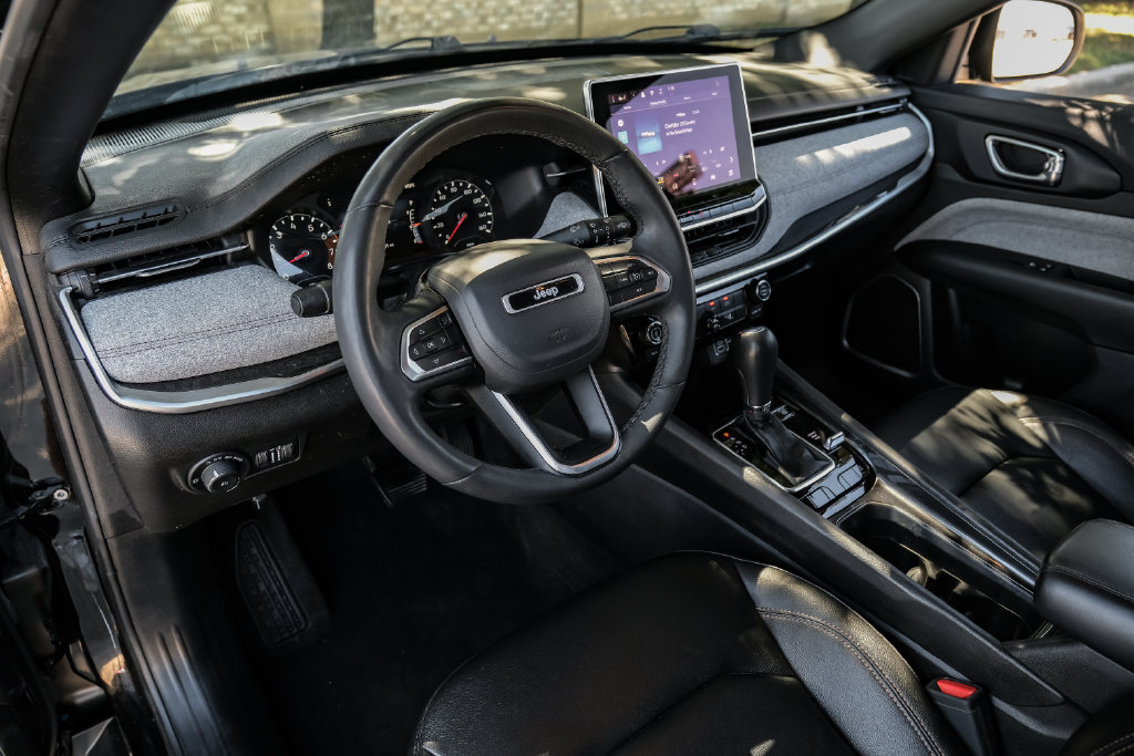 Used 2024 Jeep Compass Latitude AWD/4WD image 25