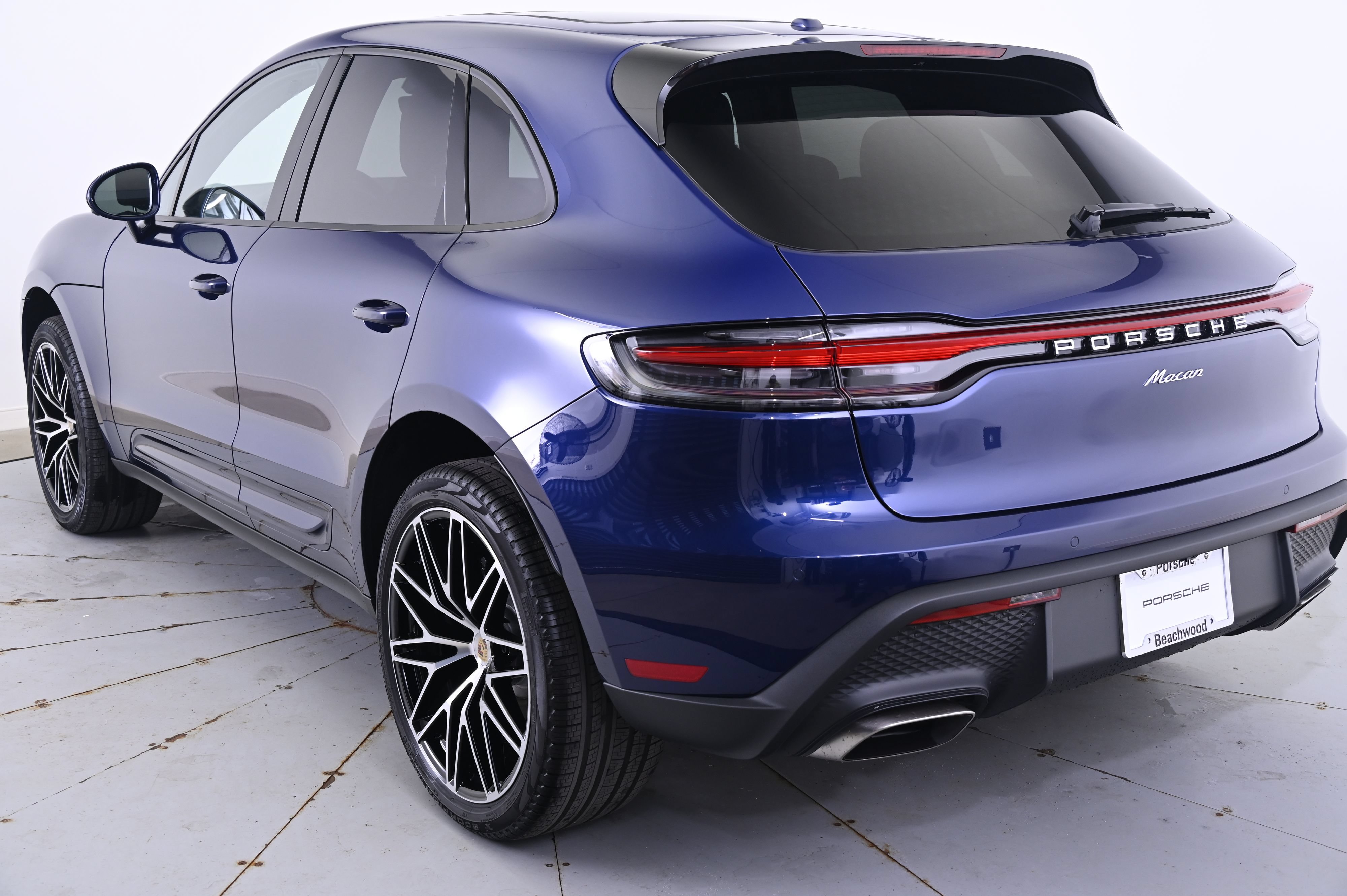 Certified 2026 Porsche Macan AWD/4WD image 3